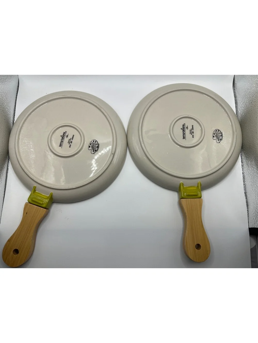 NEW Set of 2 Autumn Leaf Ceramic Baking pans with Wooden Handles